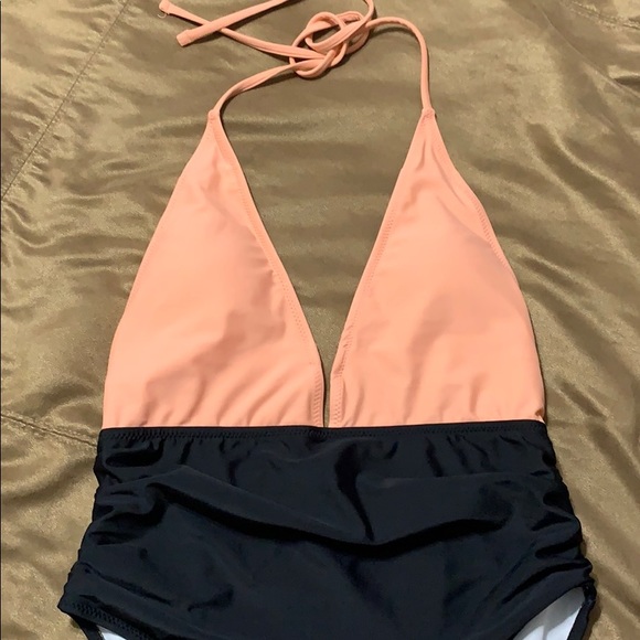 Women’s swimsuit - Picture 2 of 10